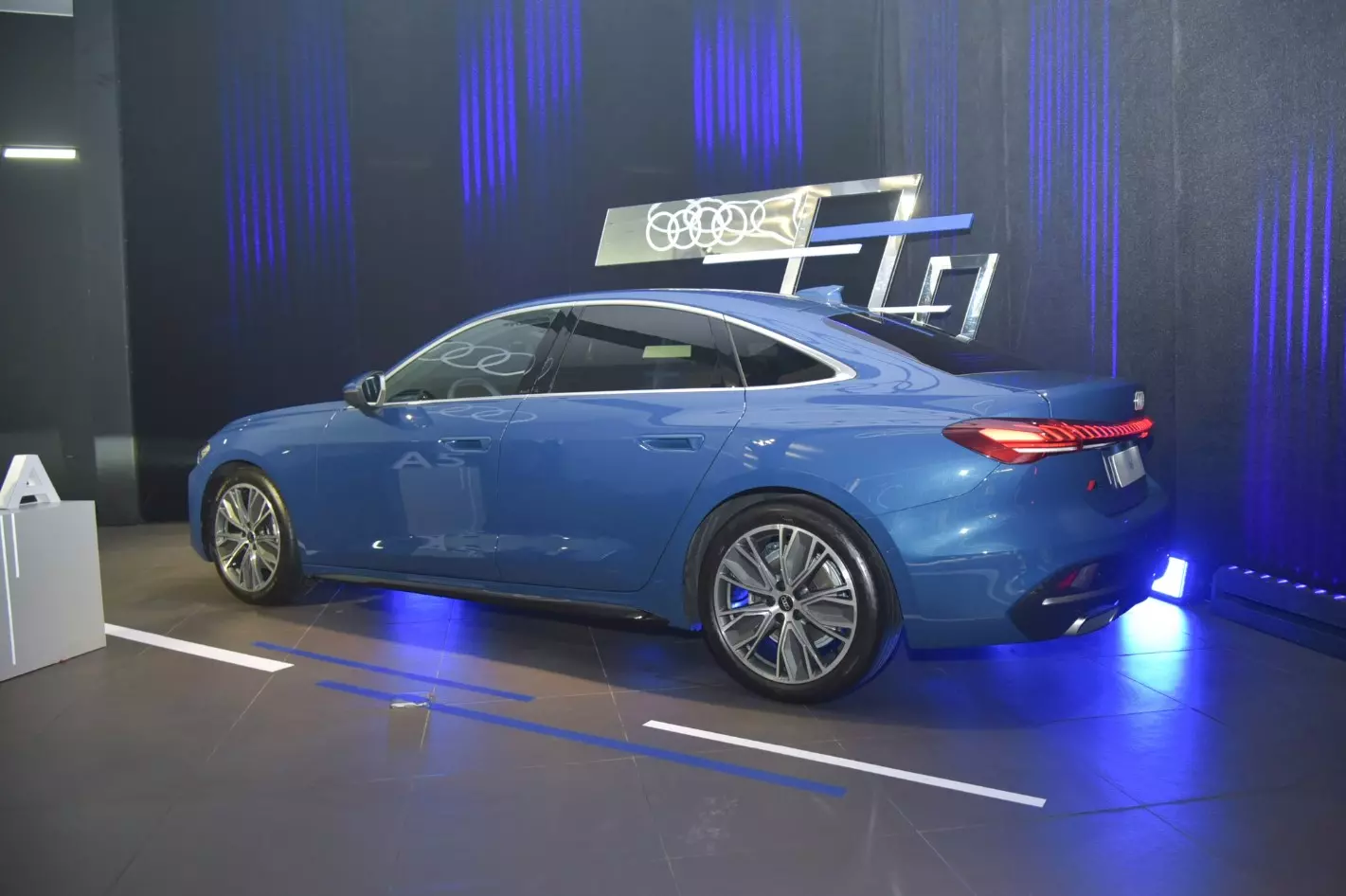 Thông số kỹ thuật xe Audi A5 2026: Khung gầm mới, 3 màn hình có đáng giá 2,249 tỷ? - Ảnh 1.