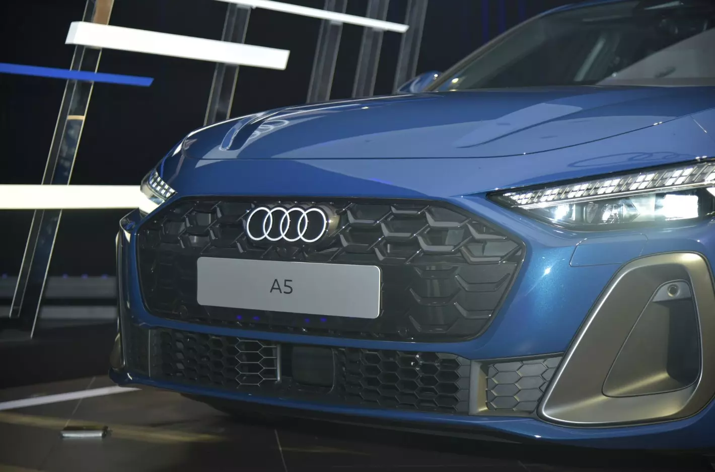Thông số kỹ thuật xe Audi A5 2026: Khung gầm mới, 3 màn hình có đáng giá 2,249 tỷ? - Ảnh 2.