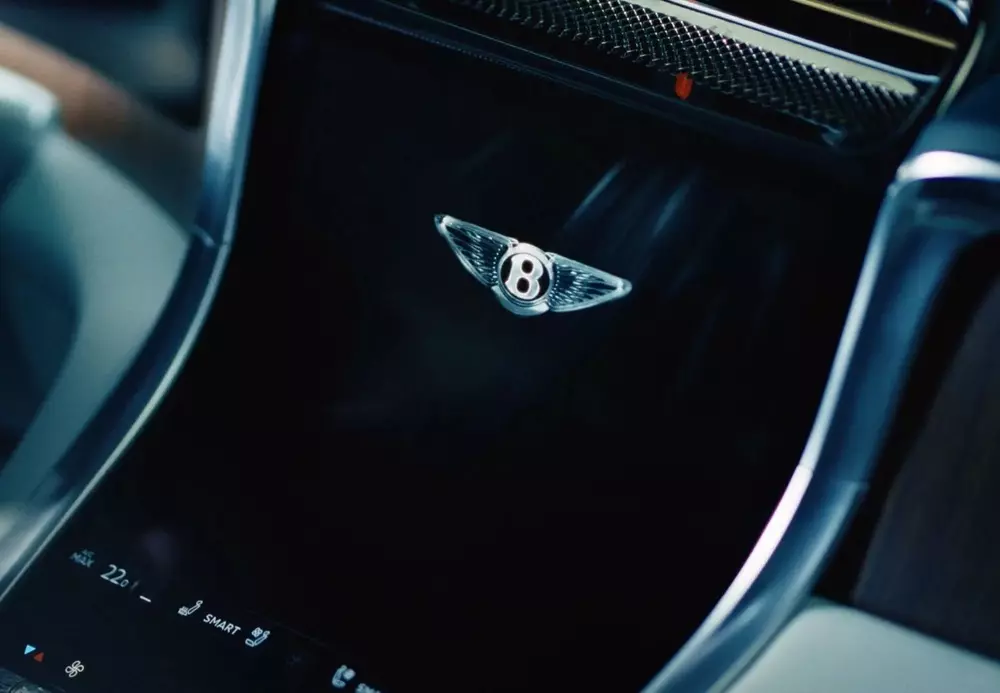 Bentley Torcal được trang bị màn hình cong.