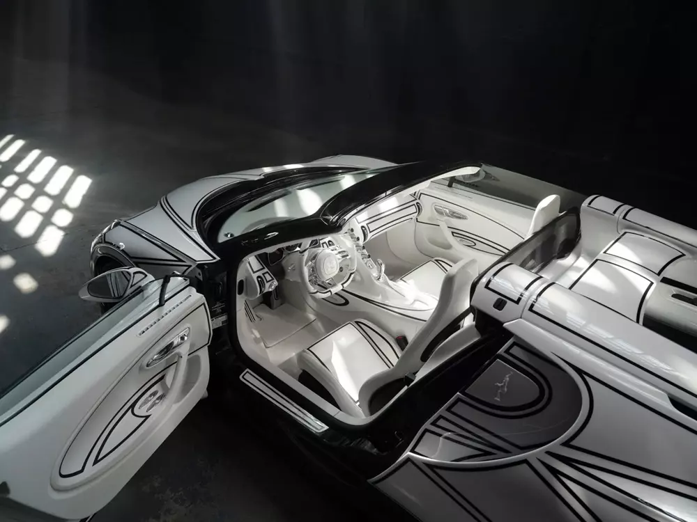 bugatti-w16-mistral-blanc-eternel-6-c378 Nội thất của Bugatti W16 Mistral Blanc Éternel cũng có nhiều chi tiết bằng sứ