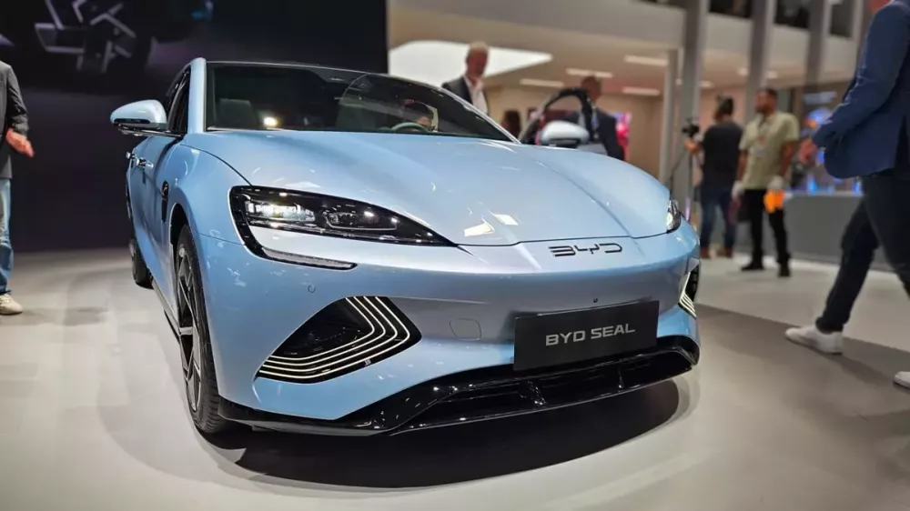 BYD sắp vượt Tesla để trở lại vị trí hãng xe điện bán chạy nhất thế giới - Ảnh 1.