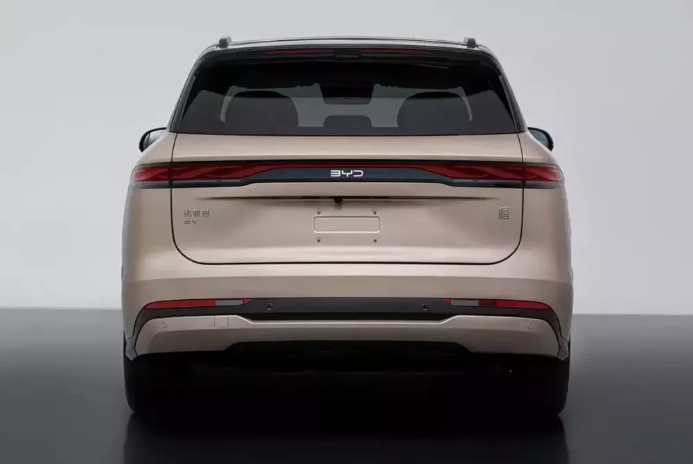 BYD Sealion 8 đang bán ở Việt Nam có thêm bản tiêu chuẩn mới với kích thước nhỏ hơn và động cơ yếu hơn - Ảnh 2.