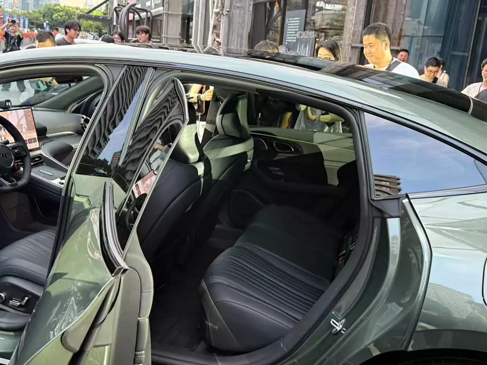 Hàng ghế sau của Geely Galaxy TT