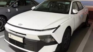 Hyundai Elantra 2027 bản tiêu chuẩn lộ diện với thiết kế kém long lanh, chỉ dùng đèn Halogen và mâm 16 inch