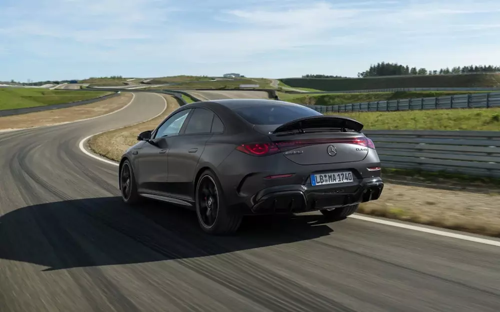 Mercedes-AMG CLA45 2027 được trang bị cánh gió chủ động phía sau