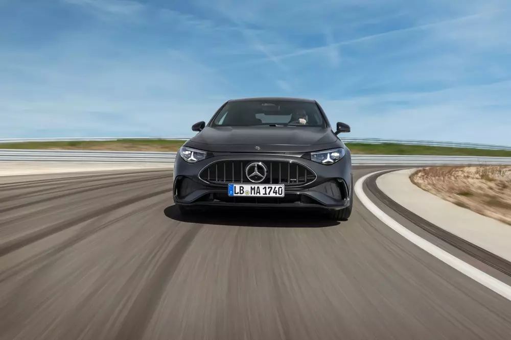 Mercedes-AMG CLA45 2027 sở hữu công suất 680 mã lực