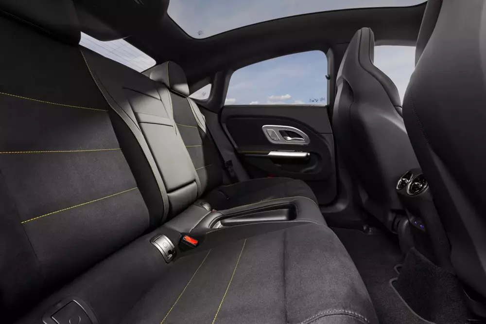 Hàng ghế sau của Mercedes-AMG CLA45 2027