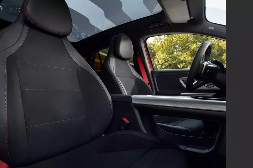 mercedes-benz-gla-2027-3-53c8 Hàng ghế trước của Mercedes-Benz GLA 2027