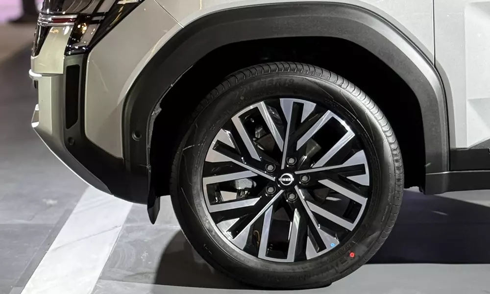 nissan-tekton-16-dd35 Nissan Tekton ra mắt với thiết kế như Patrol thu nhỏ, giá siêu rẻ, cạnh tranh Hyundai Creta - Ảnh 3.