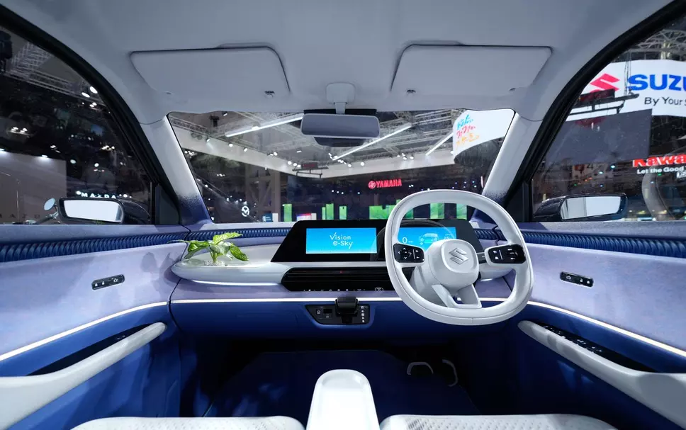 Khoang lái của Suzuki Vision e-Sky Concept
