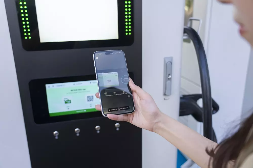 VETC Trạm sạc cho phép người dùng thực hiện toàn bộ hành trình tìm kiếm trạm sạc, dẫn đường, kích hoạt phiên sạc, thanh toán và nhận hóa đơn điện tử ngay trên ứng dụng VETC