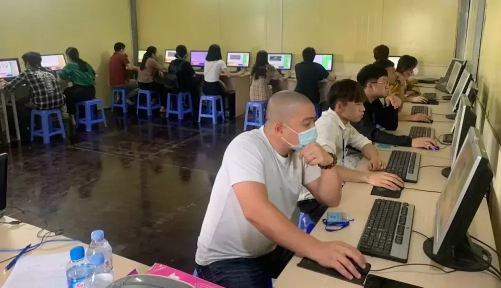 Quy định mới về cấp đổi giấy phép lái xe: Quá hạn dưới 30 ngày không cần thi lại lý thuyết - Ảnh 1.