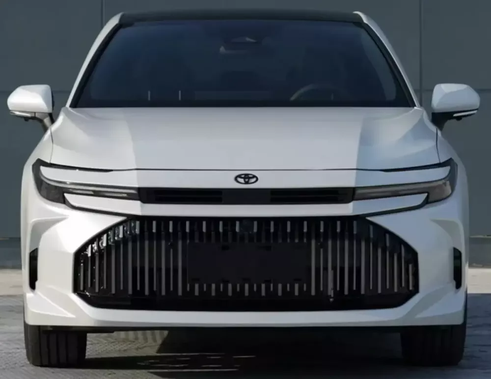 Sedan tiệm cận xe sang Toyota Avalon lộ bản nâng cấp, thiết kế mang phong cách Camry và Crown