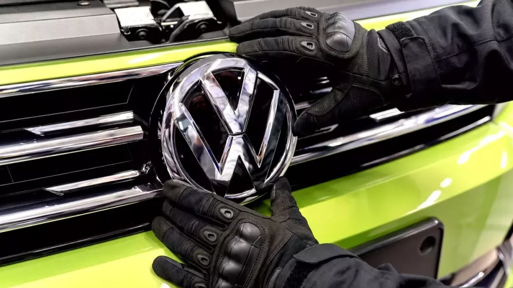 volkswagen-126d-1 Phụ tùng này của Volkswagen sẽ trở nên vô dụng khi bị tháo khỏi xe nhưng vẫn liên tục bị ăn trộm