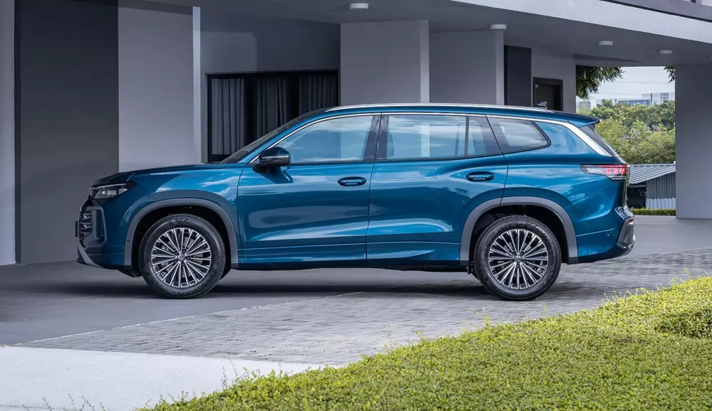 Volkswagen Tayron là đối thủ của Hyundai Santa Fe và Kia Sorento
