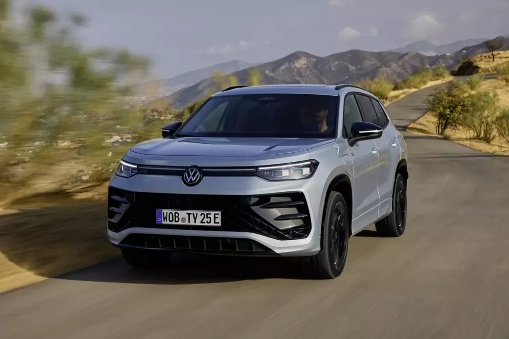 volkswagen-tayron-r-line-8-36f5-1 Volkswagen Tayron được hé lộ tại Đông Nam Á, chuẩn bị ra mắt để thay thế Tiguan, rộng cửa về Việt Nam - Ảnh 4.