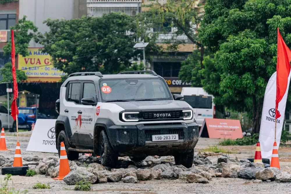 ava-0371 Đánh giá Toyota Land Cruiser FJ 2026: SUV địa hình cá tính, danh có xứng với thực?- Ảnh 1.