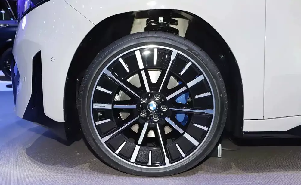 Cận cảnh bộ mâm 22 inch của BMW iX3 L 2026