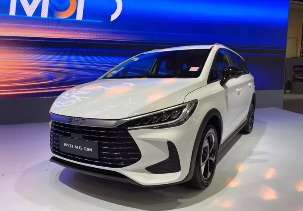 BYD M6 DM bản cao cấp nhất có các tính năng an toàn chủ động ADAS