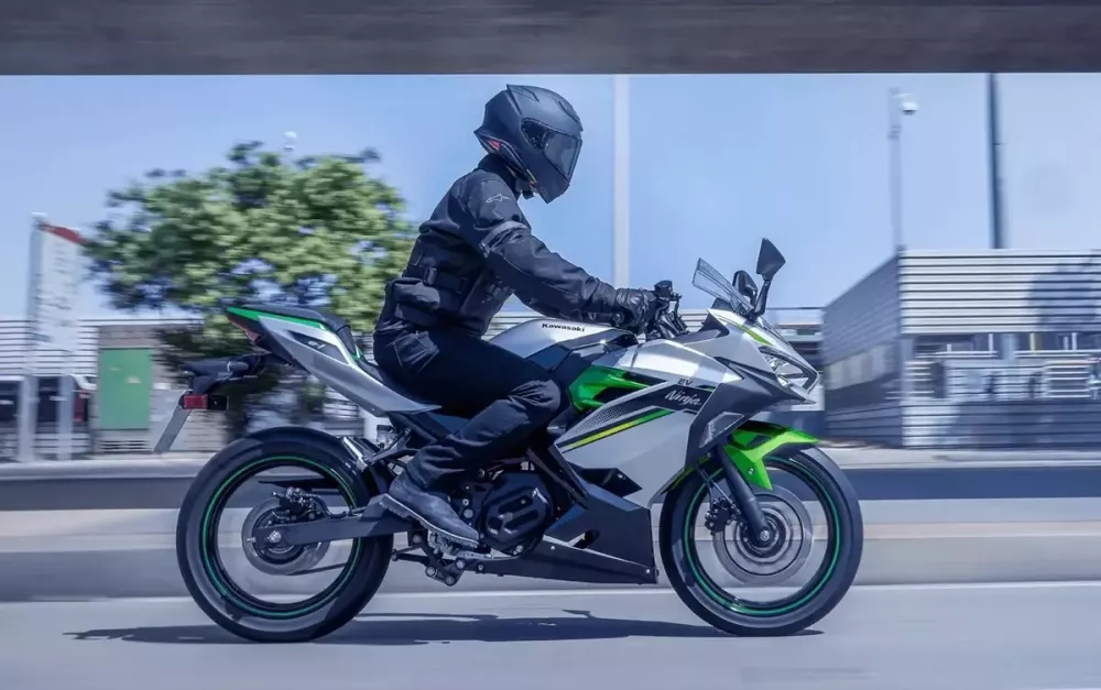 Mô tô điện Kawasaki Ninja e-1 2027 sở hữu công suất và giá bán gây thất vọng - Ảnh 3.