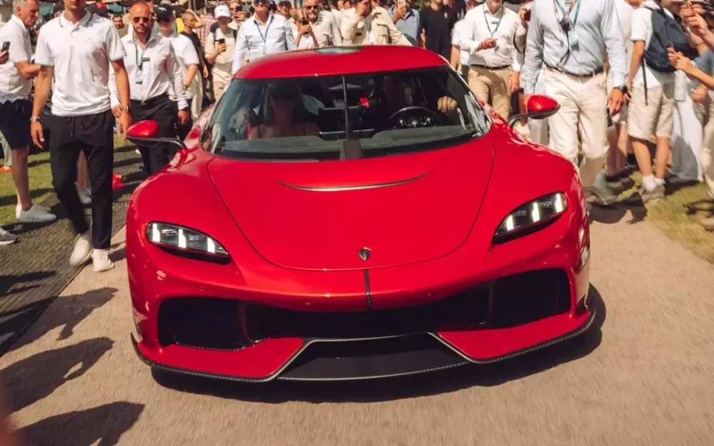 Chiếc Koenigsegg Gemera trị giá 3 triệu USD đầu tiên trên thế giới bị đập phá chỉ vài ngày sau khi bàn giao cho chủ nhân - Ảnh 1.