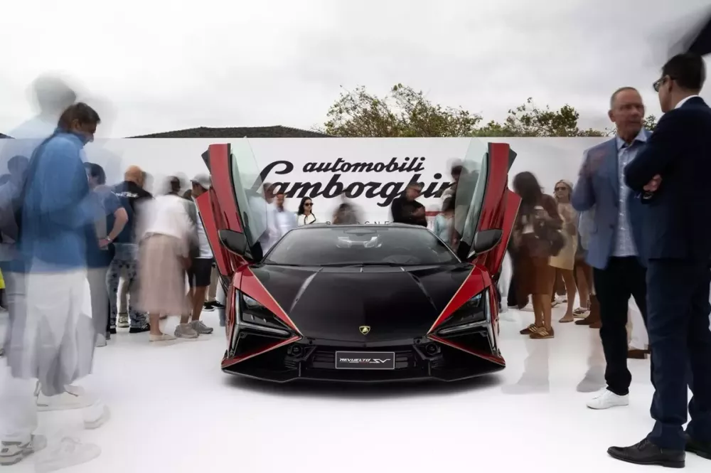 lamborghini-revuelto-sv-1-ac81 Lamborghini Revuelto SV nhìn từ phía trước