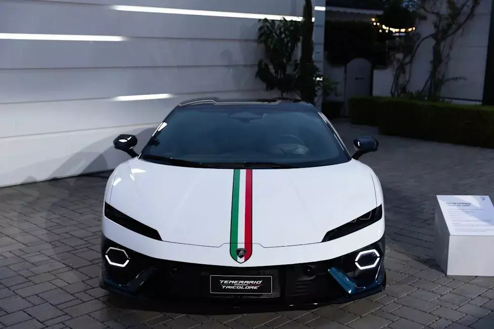 Siêu xe Lamborghini Tricolore trở lại sau 15 năm vắng bóng với sức mạnh gần gấp đôi - Ảnh 5.