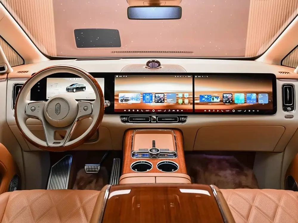Khoang lái của Maextro V800