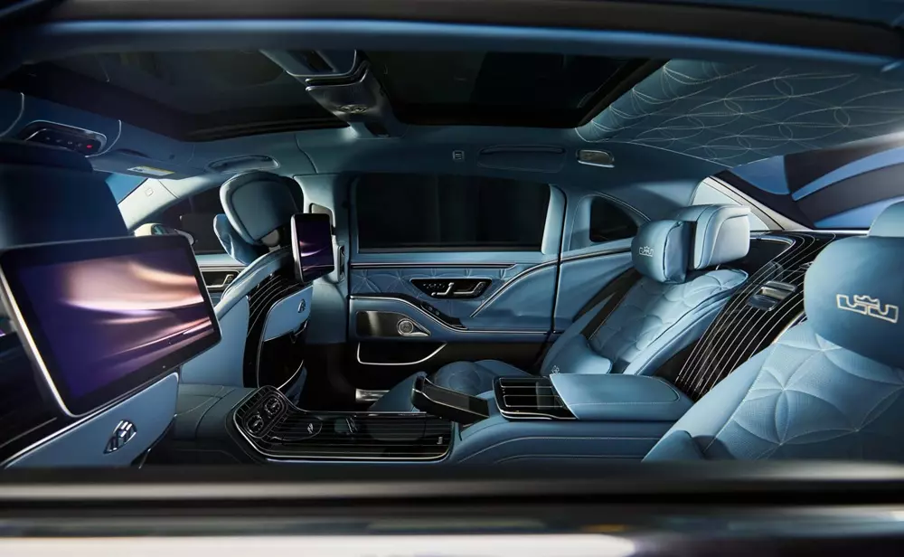 Nội thất của chiếc Mercedes-Maybach S-Class được bọc da Nappa màu xanh