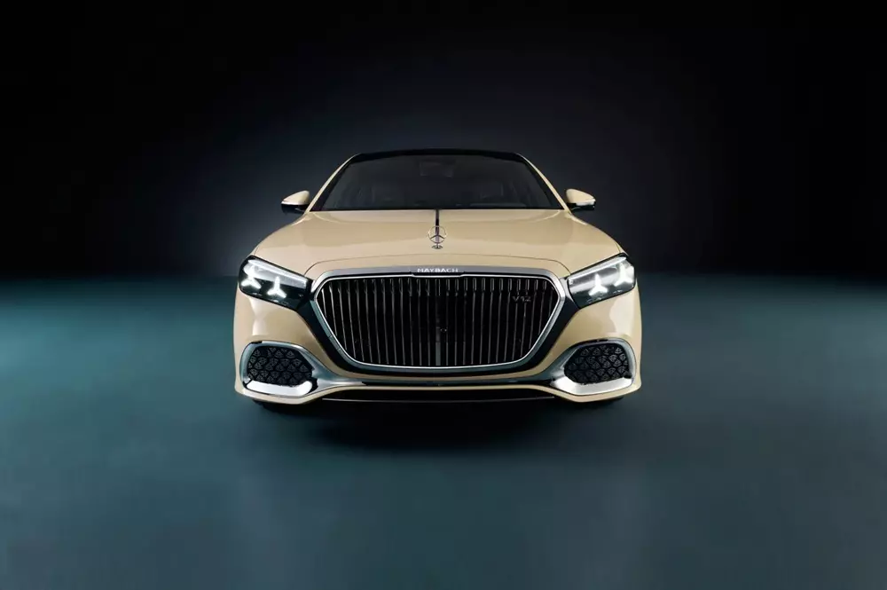Chiếc Mercedes-Maybach S-Class này được sơn màu ngà sáng