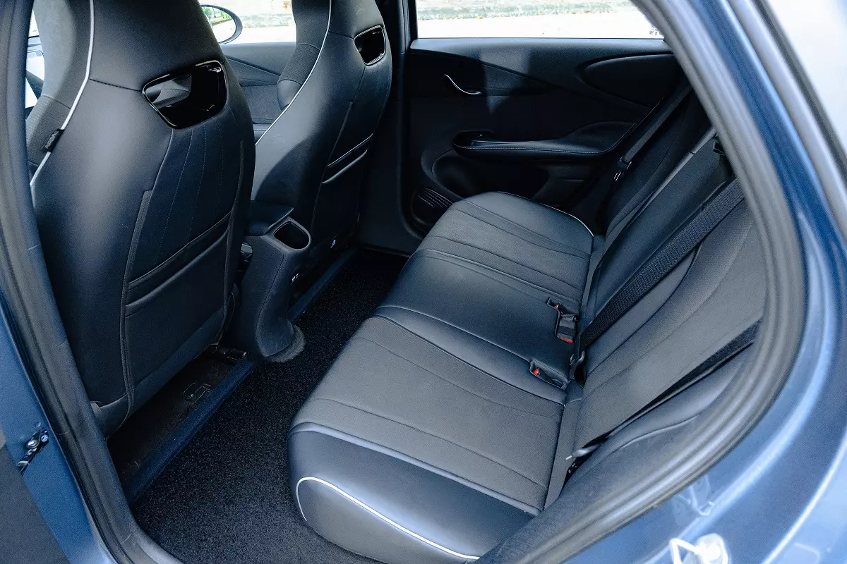 Review BYD Dolphin - chiếc xe điện nhỏ mà "có võ" giữa lòng đô thị - Ảnh 7.