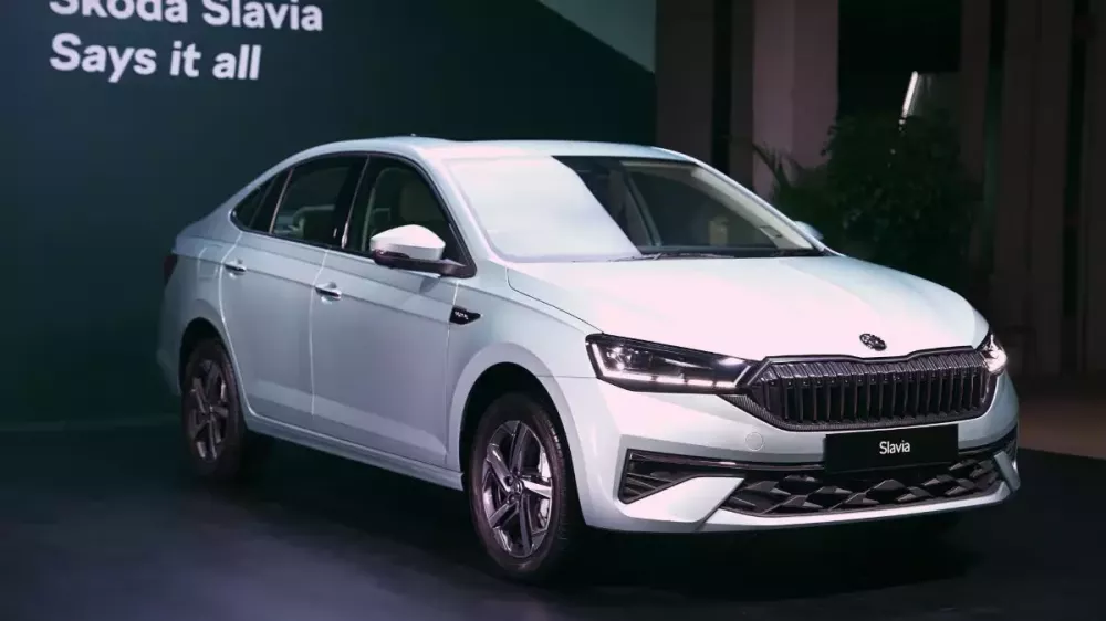 Sedan giá rẻ đang bán ở Việt Nam Skoda Slavia ra mắt phiên bản mới với thiết kế và trang bị nâng cấp - Ảnh 1.