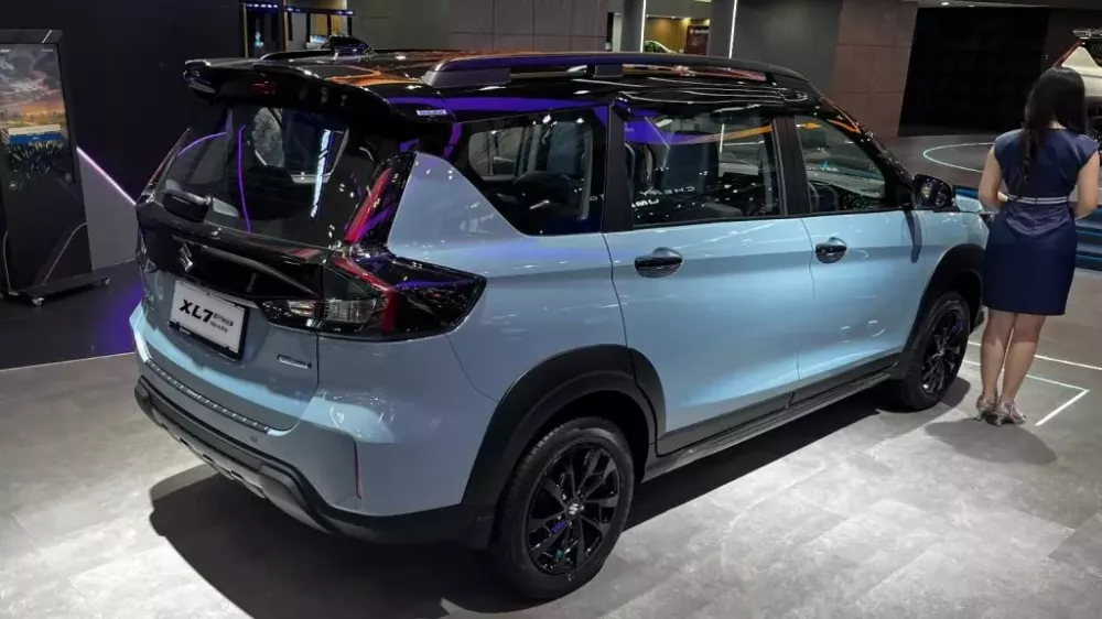 suzuki-xl7-2026-6-16fb Suzuki XL7 2026 được trang bị cụm đèn hậu màu tối mới