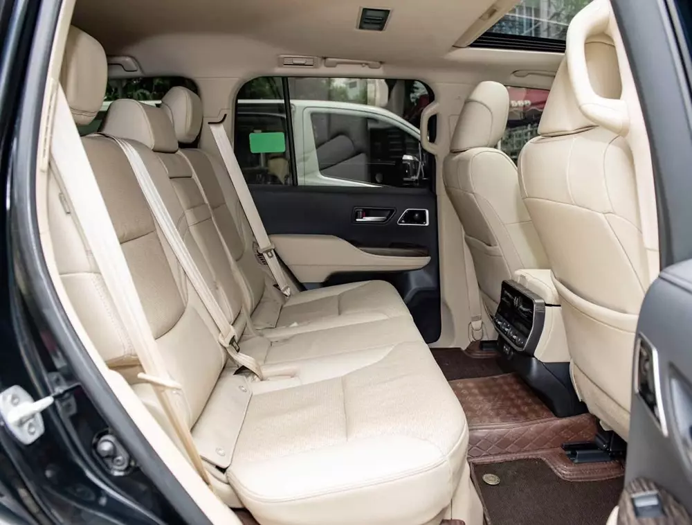 toyota-land-cruiser-fj-3-a7f7 Hàng ghế sau khá rộng rãi của Toyota Land Cruiser FJ