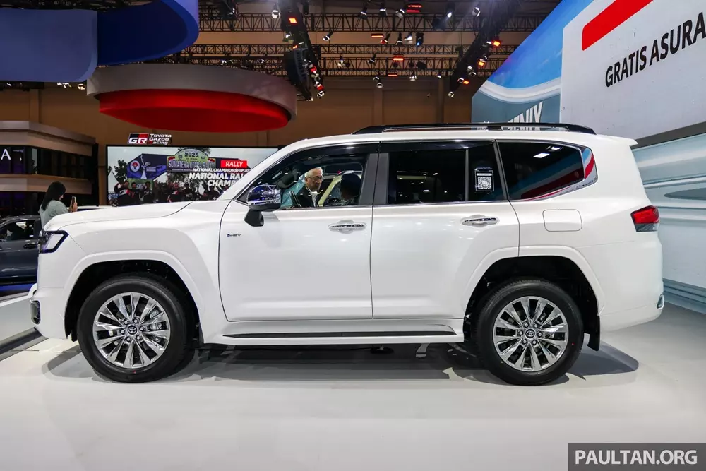toyota-land-cruiser-hybrid-2026-6-98bc Toyota Land Cruiser Hybrid 2026 tiếp tục ra mắt Đông Nam Á trước ngày về Việt Nam - Ảnh 6.
