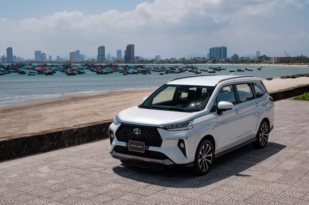 Giữa cơn sốt xe điện, Toyota Veloz Cross âm thầm viết lại luật chơi MPV cỡ nhỏ- Ảnh 1.