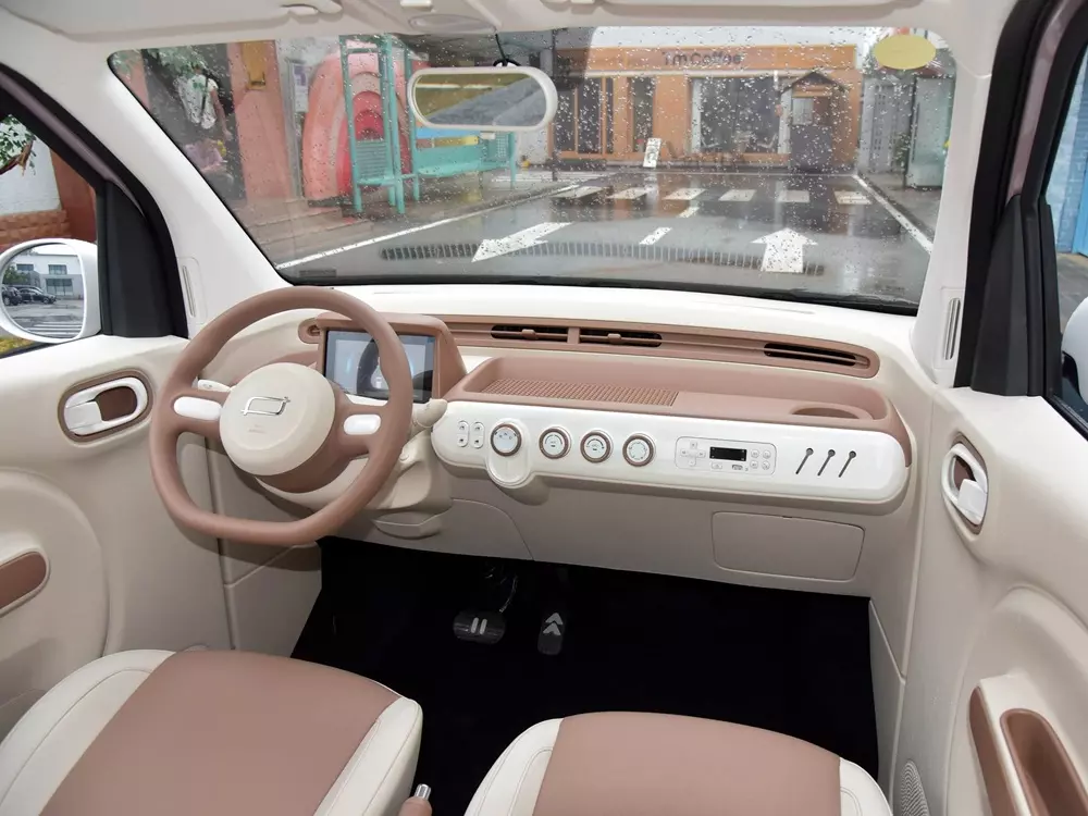 Khoang lái của Bestune Xiaoma 222