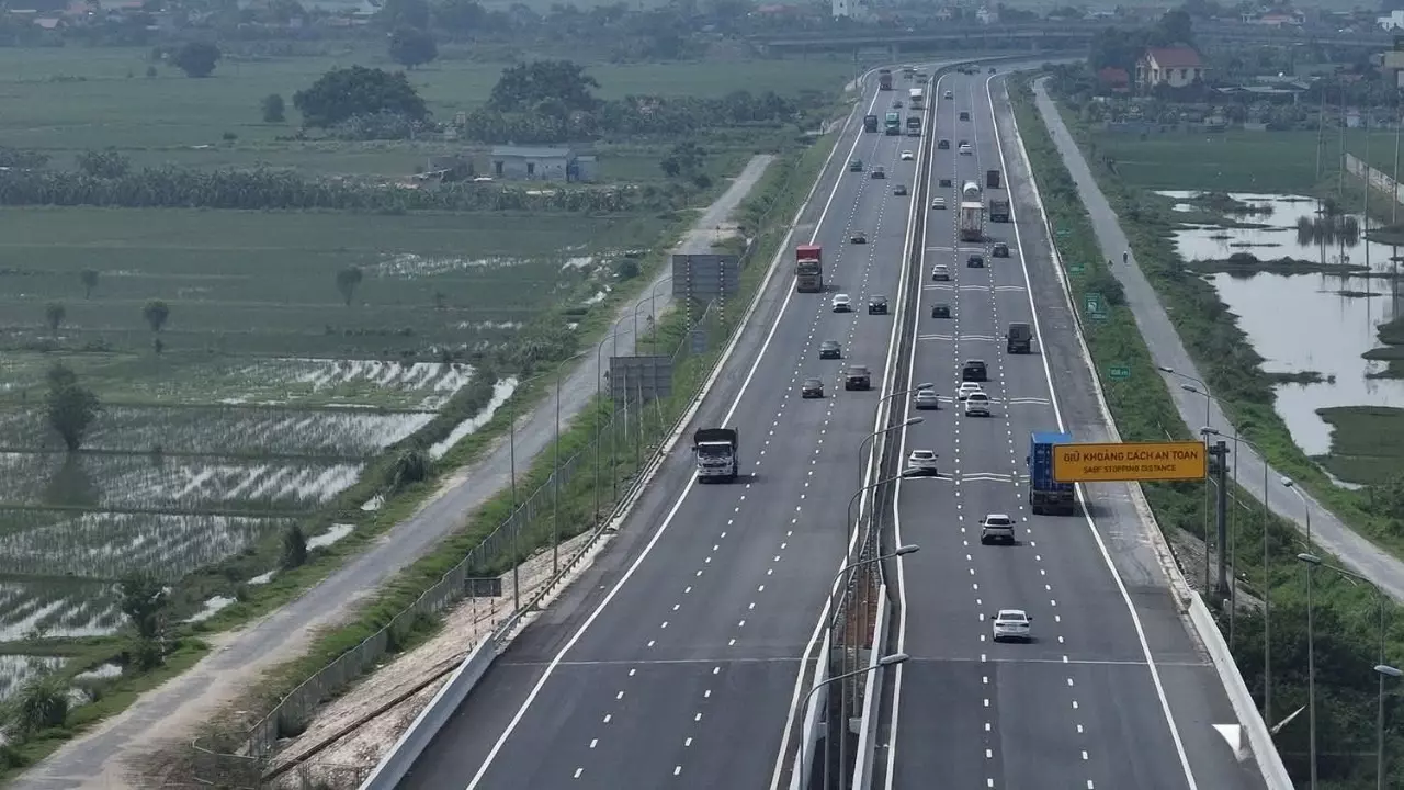 Giữ khoảng cách an toàn.