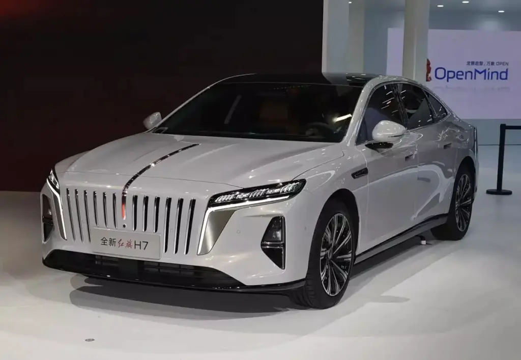 Hongqi H7 thế hệ mới chính thức trình làng, chạy 240 km không tốn xăng