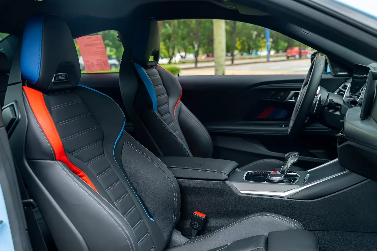 Chi tiết BMW M2 giá từ 4,099 tỷ đồng, mạnh 480 mã lực tại Việt Nam - Ảnh 10.
