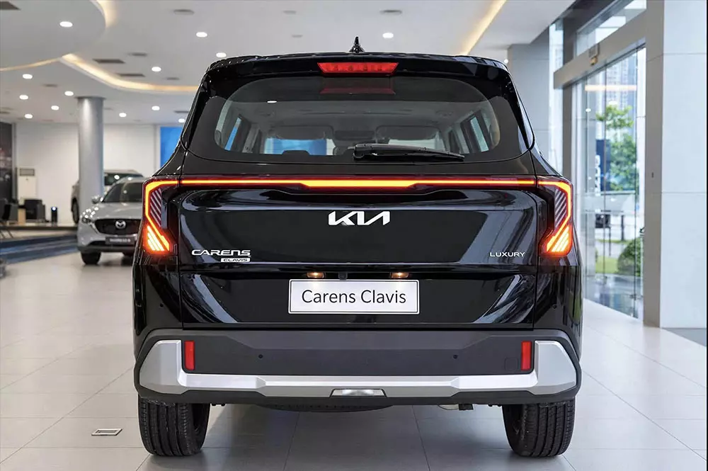 Ngắm hình ảnh "bằng xương, bằng thịt" của Kia Carens Clavis tại đại lý Việt: thiết kế mới, trang bị "xịn" hơn - Ảnh 9.