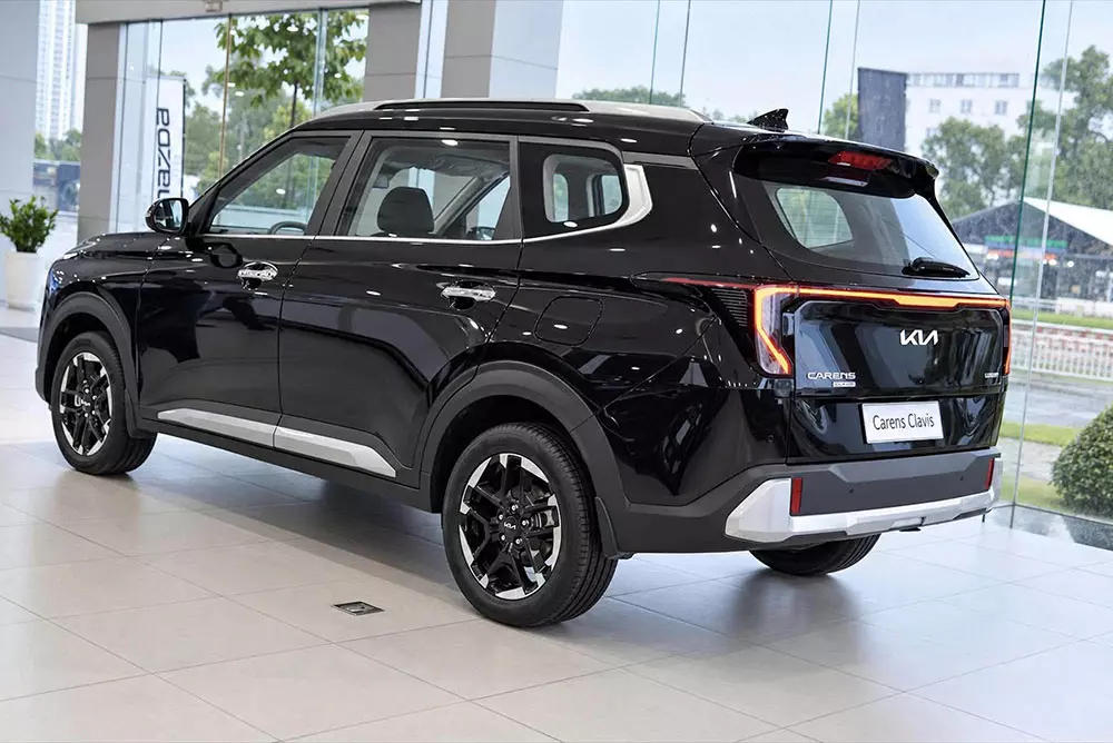 Ngắm hình ảnh "bằng xương, bằng thịt" của Kia Carens Clavis tại đại lý Việt: thiết kế mới, trang bị "xịn" hơn - Ảnh 4.