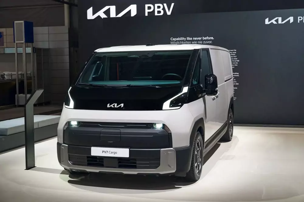 Kia PV7 trình làng, phả hơi nóng lên Ford Transit - Ảnh 2.