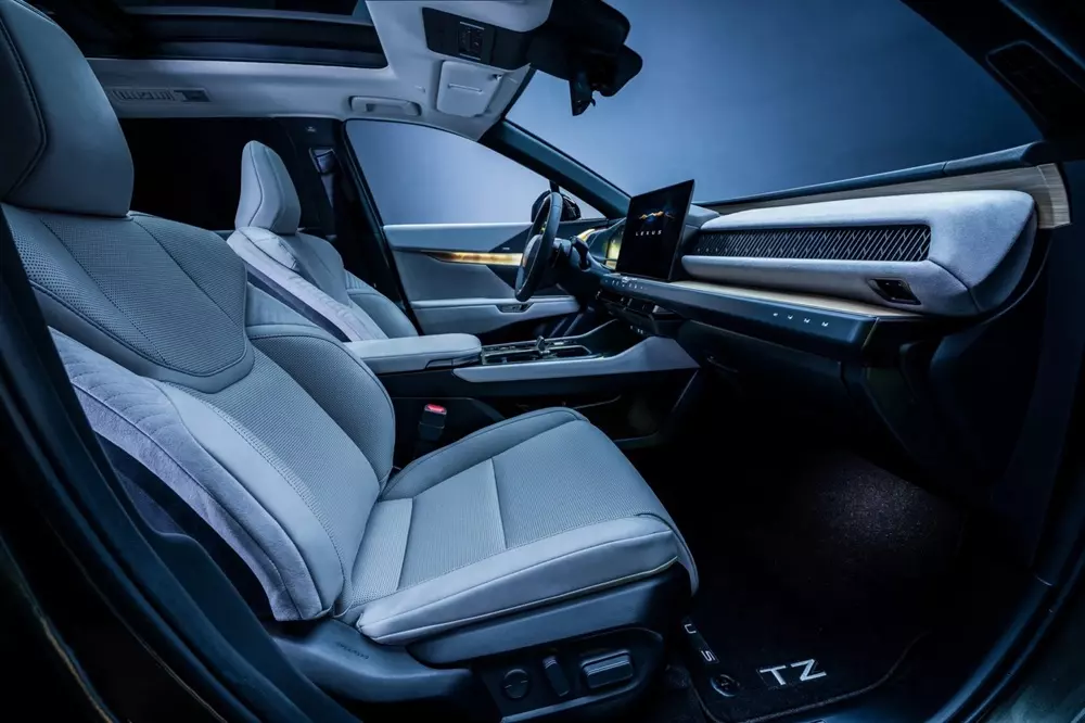 SUV hạng sang Lexus TZ sẽ bán ở Việt Nam được công bố giá bán - Ảnh 4.