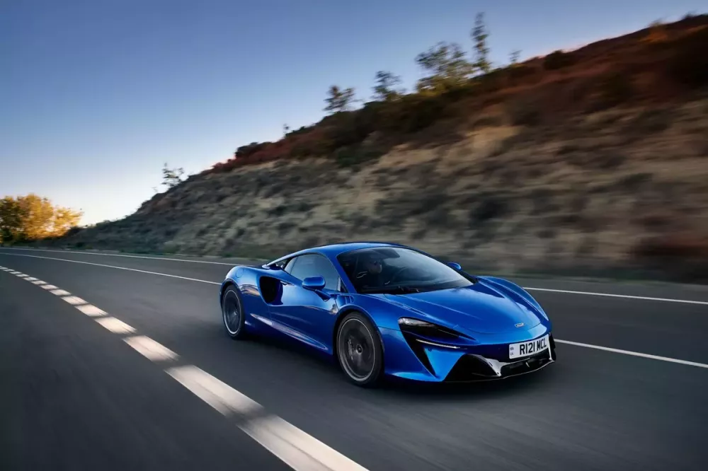 mclaren-artura-6f0b Loạt siêu xe McLaren tăng giá tại Việt Nam, cao nhất lên tới hơn 6 tỷ đồng