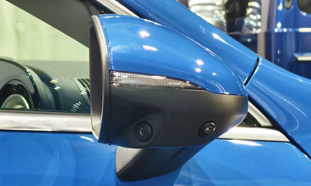 Gương chiếu hậu của Mercedes-Benz CLA 200 Electric nằm trên cửa thay vì cột A, tích hợp camera