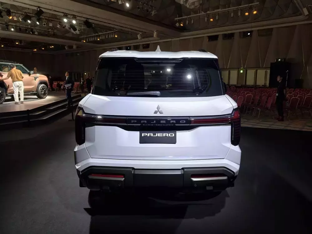 mitsubishi-pajero-2027-4-a369 Mitsubishi Pajero 2027 bản cao cấp nhất sẽ sở hữu hệ dẫn động 4 bánh
