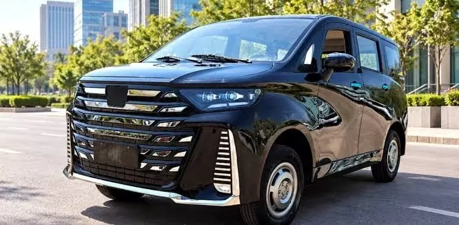 nora-metro-8-518f Nora Metro có thiết kế đầu xe giống Toyota Vellfire.