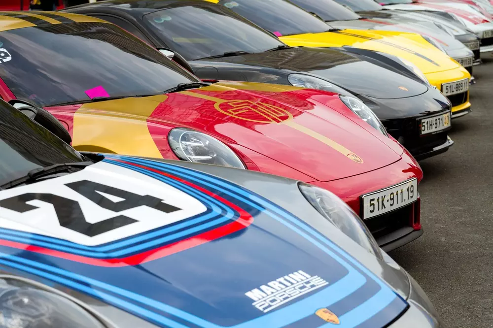 Hơn 100 chiếc xe sang Porsche cùng nhau quy tụ bên bờ sông Sài Gòn - Ảnh 4.
