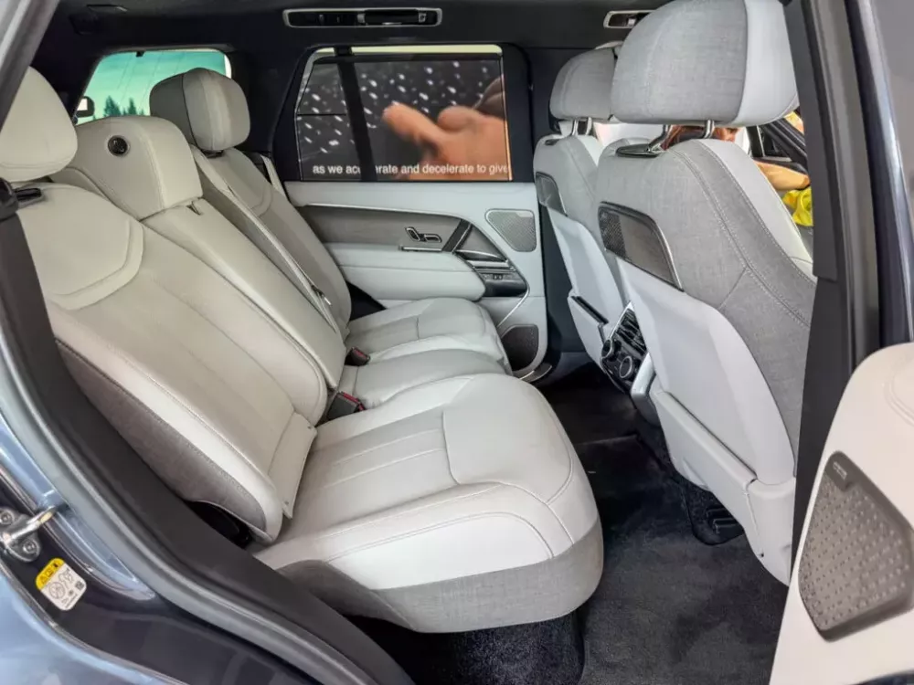 range-rover-electric-8-adff Hàng ghế sau của Range Rover Electric =